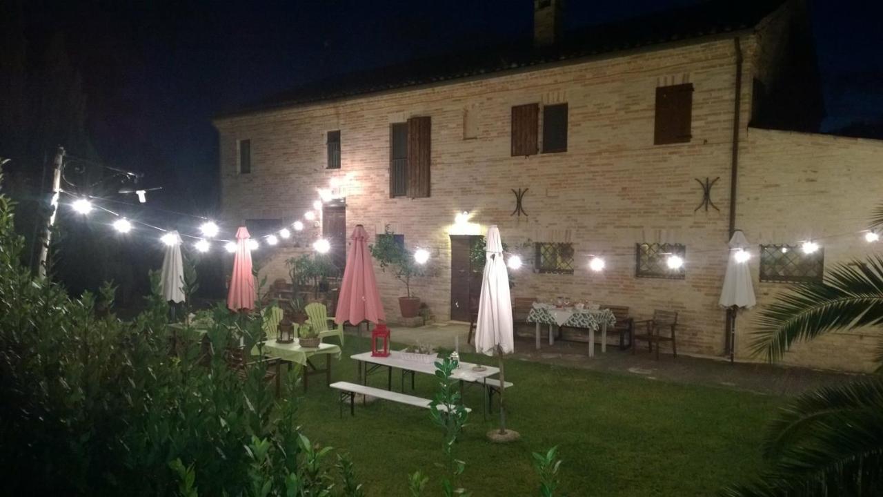 Affitta Camere Il Pettirosso 페르모 외부 사진